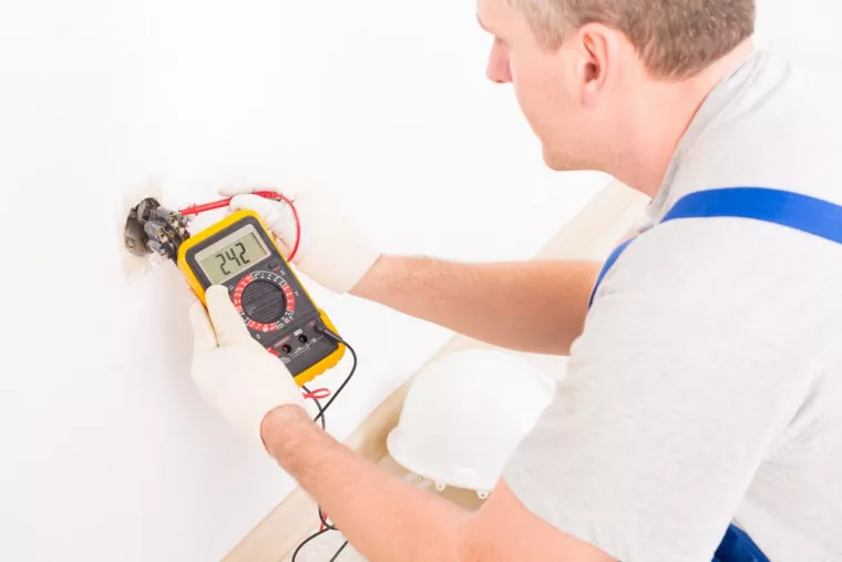 Remettre l'électricité aux normes dans un appartement locatif de 40m2 : quel est le prix et combien de temps dure la prestation ?, Aigueperse, AD Électricité